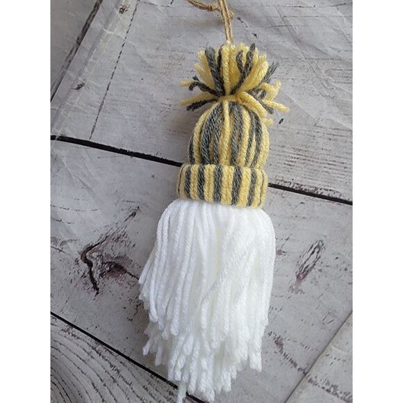 Handmade Hanging Yarn Pom Pom Christmas Gnomes Ornament Yellow And Gay Hat New - Picture 5 of 5
